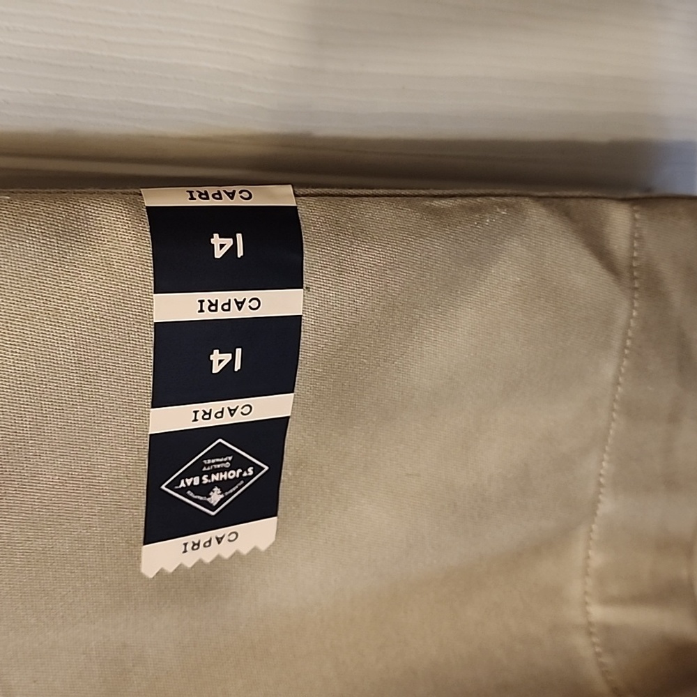 Capris - Picture 2 of 8
